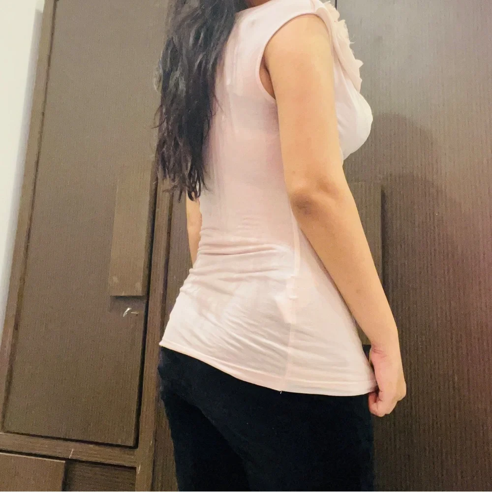 H&M light pink flower detailing top - Picture 3 of 8